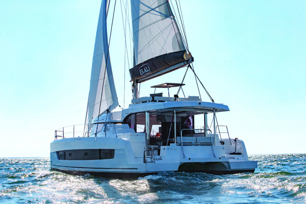 Alquiler de BALI Catspace en Grecia para navegar el Egeo y el Jónico con confort, estabilidad y espacios abiertos. Un catamarán versátil y funcional, ideal para familias y pequeños grupos que buscan una experiencia de charter bien acompañada.