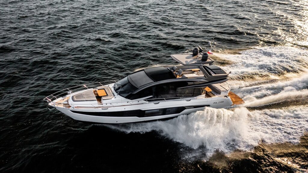 Galeon 700 Skydeck
